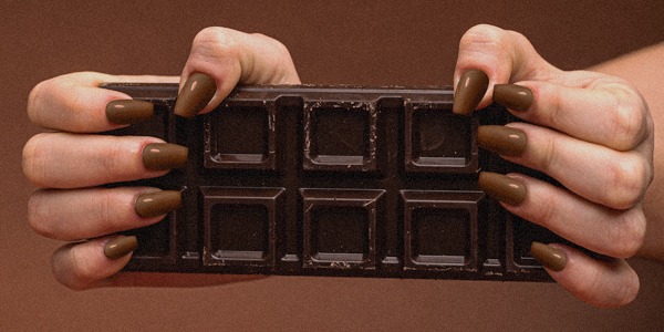 Chocolate Nails: i colori cioccolato protagonisti del semipermanente 2026
