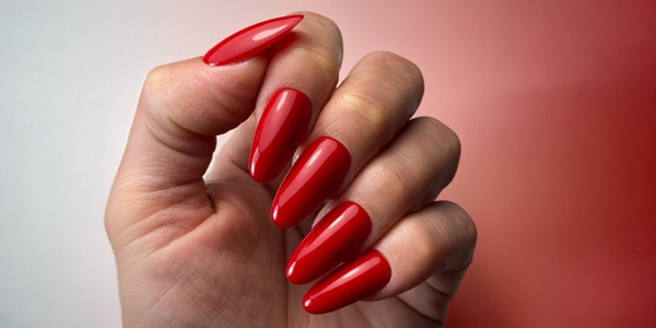 Come scegliere il Top Coat ideale per semipermanente, ricostruzione, colori bianchi, Fluo e colori complessi