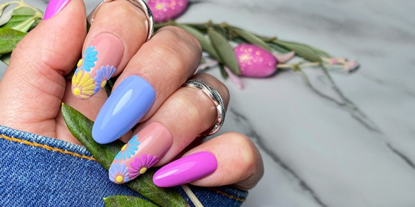 Unghie primavera 2026: colori pastello, tendenze e tecniche per la stagione dei fiori