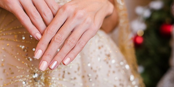 Nail art matrimonio 2026: tendenze, colori e proposte per le clienti