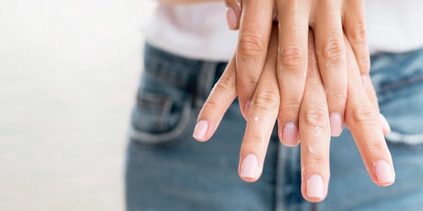 Allergie da Contatto nel Nail: Prevenzione, Sintomi e Protocolli di Sicurezza